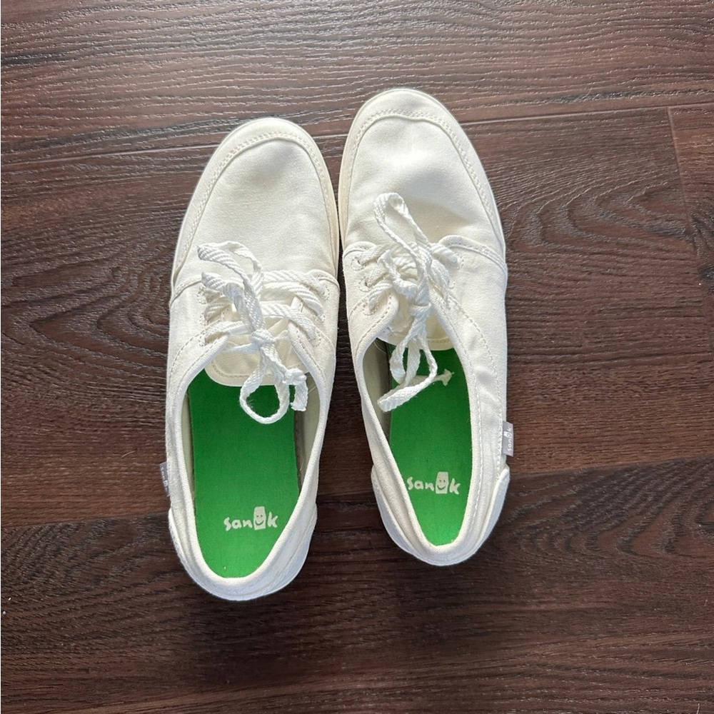 Sanuk white lace up shoes